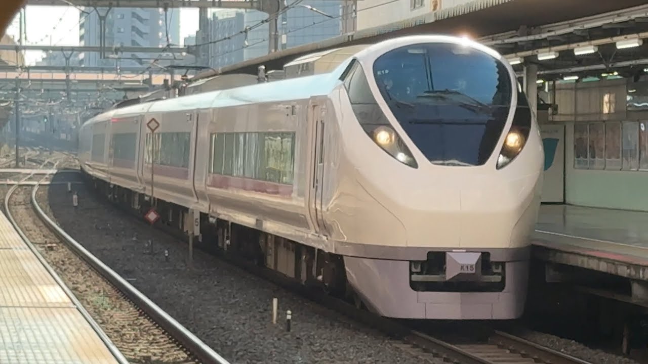 【そこそこ速い】E657系が北千住駅を通過するシーン