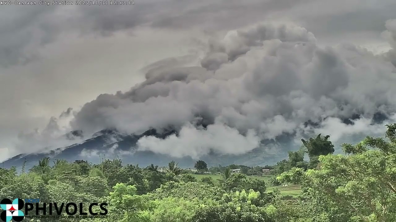 Ash emission at the summit crater of Kanlaon Volcano (Oct. 30, 2025) | GMA Integrated News