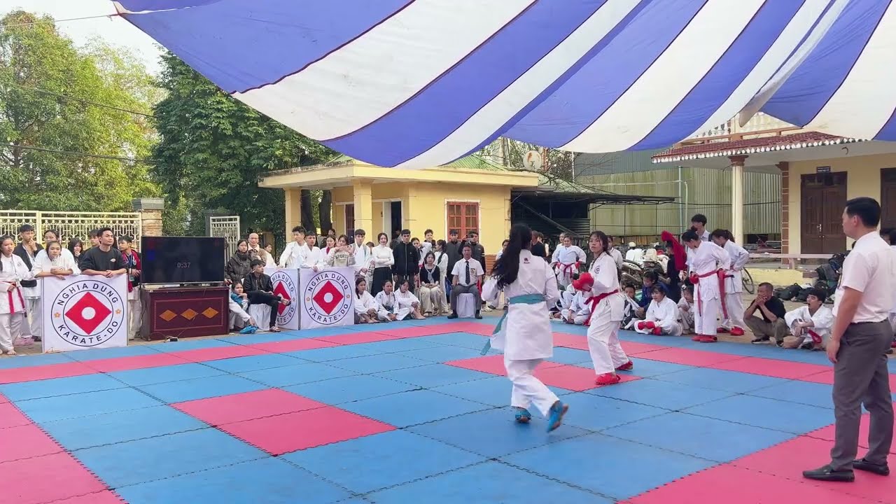 Kumite nữ trên 18 tuổi