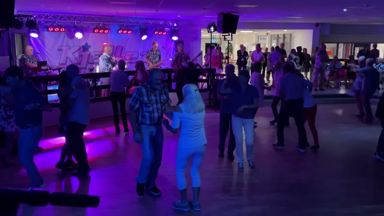 Nu har det hänt igen ,Kjellez med god bugglåt på Karlsholme folkepark Mariestad Dansnytt Sonja Irene