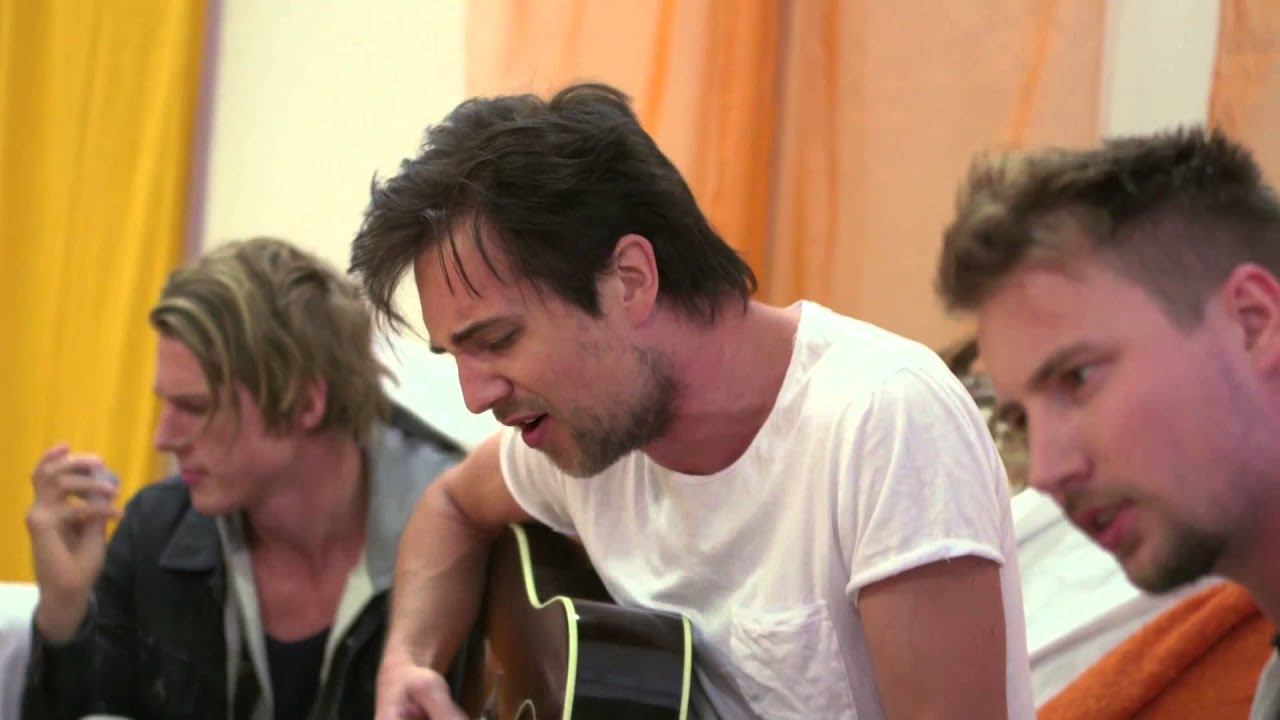 Royal Republic - I Must Be Out Of My Mind - Acoustique (Cabaret Vert 2013)