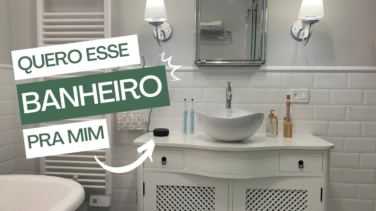 Banheiro clássico com banheira de imersão