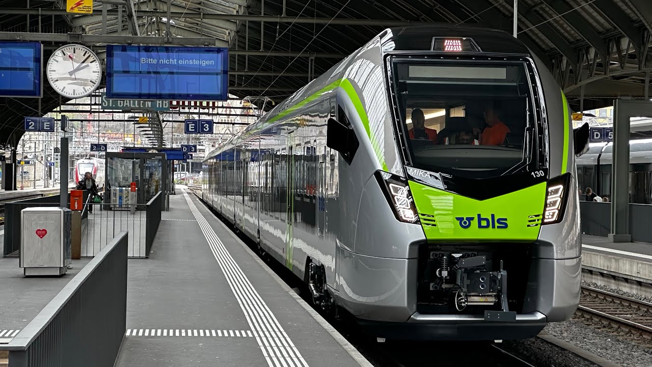Ausfahrt des (BLS Flirt 528 Mika) beim Bahnhof St. Gallen