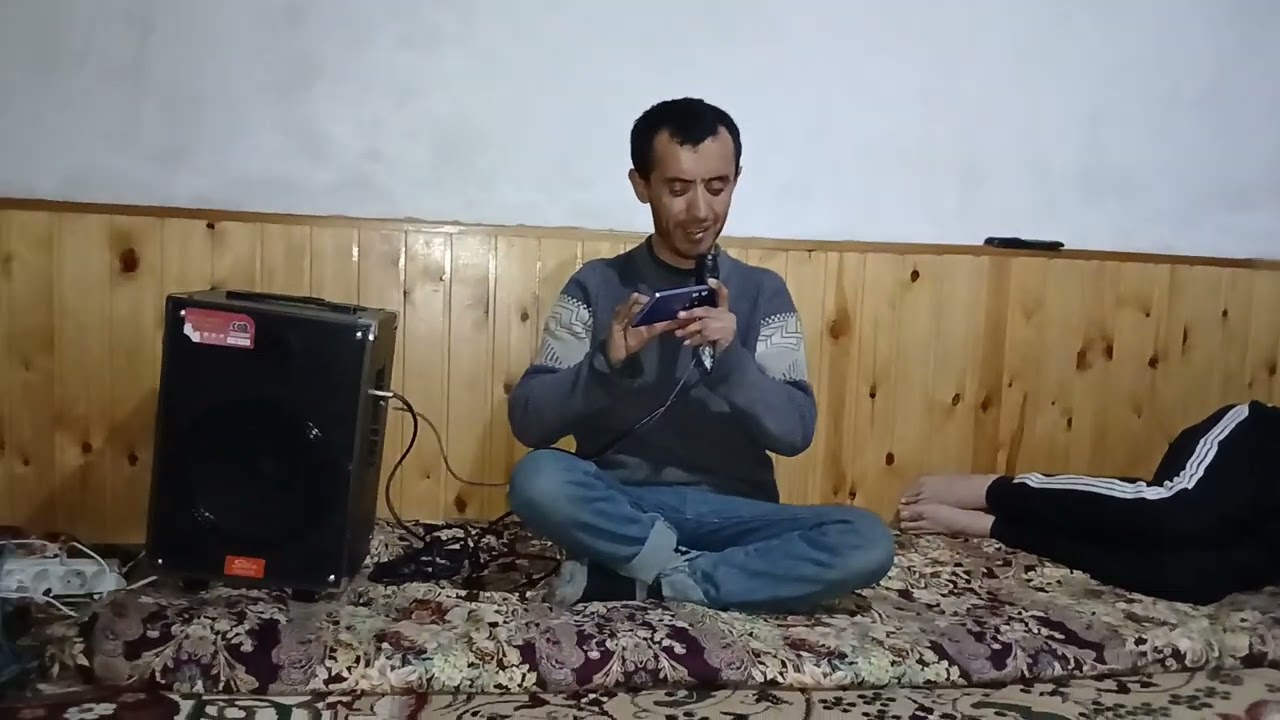 СУРРУДИ ШУДАМ ОВОРА БАР ДУНЁ. 
