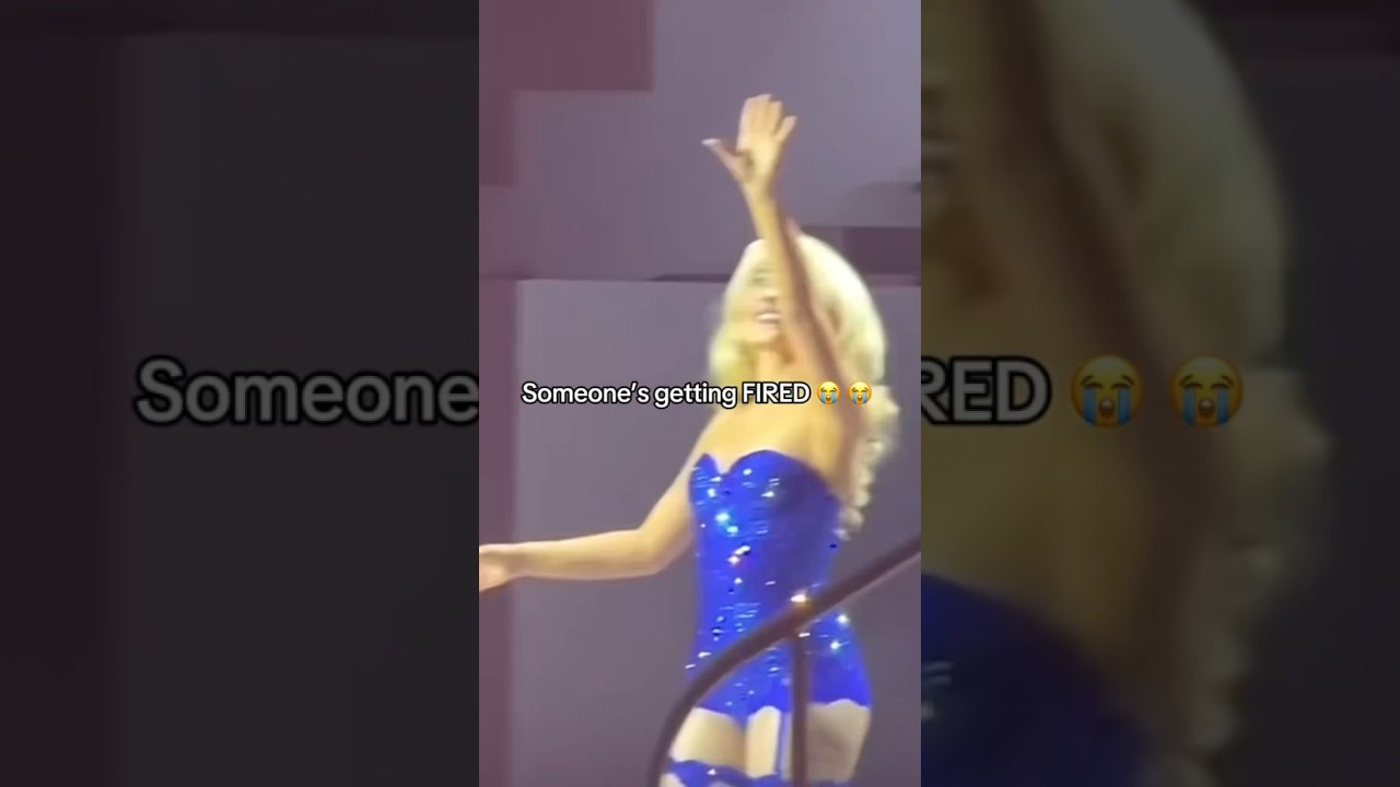 Sabrina Carpenter Getting Mad at Her Mic! #sabrinacarpenter