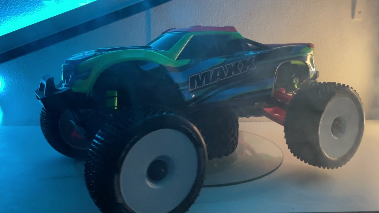 Louise T Pirate Tire 1/8 Traxxas MAXX / Montage Reifen Truggy /Deutsch