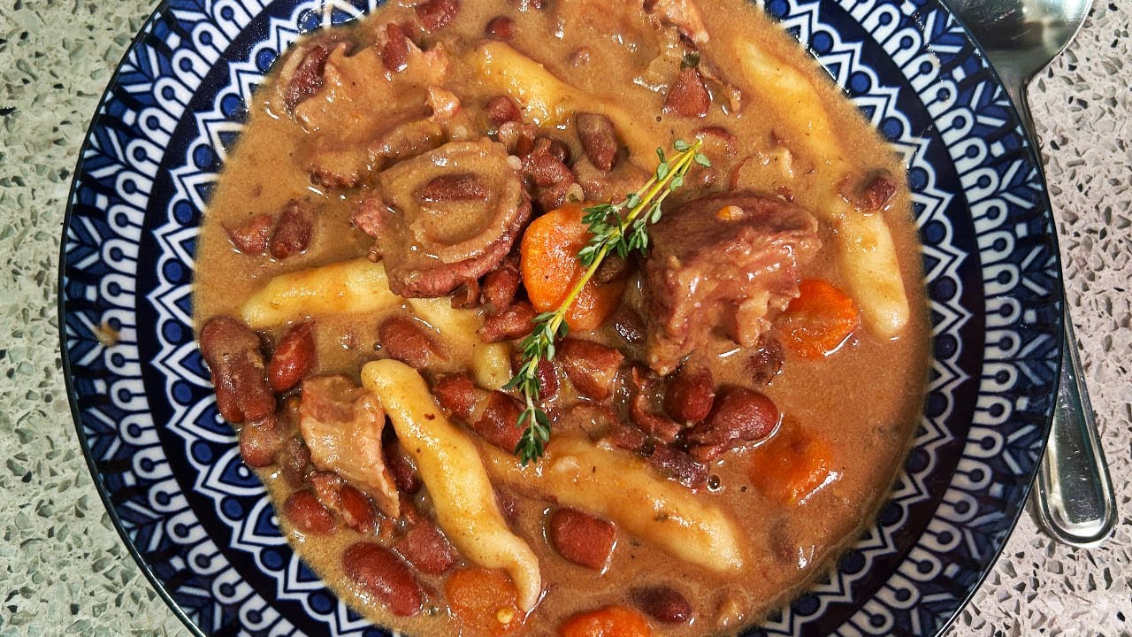 Stew Peas (kidney beans)  With Ham Bone