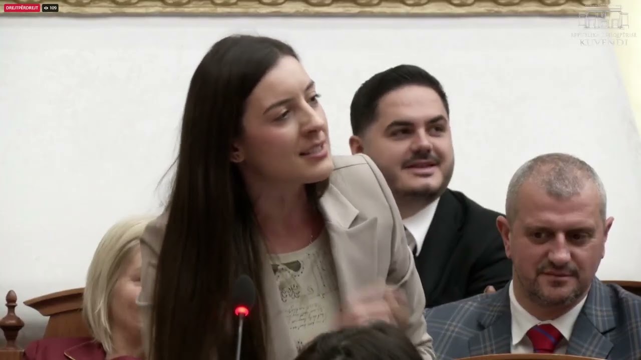 Top Channel/ Çaushi shpërthen ndaj Bardhit në Kuvend: O ylli i Fierit, doktori s’të hoqi nga...