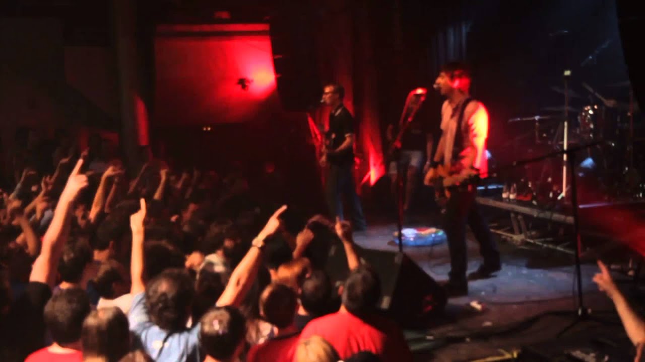 Airbag - En los Brazos de la Agente Internacional