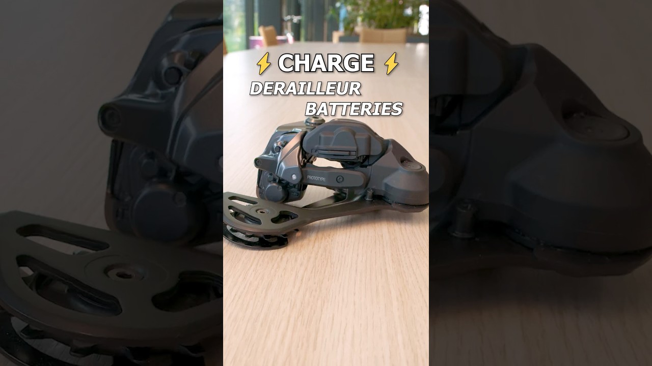 12-Speed Deore XT Rear Derailleur Battery Charging #di2 #mountainbike #battery