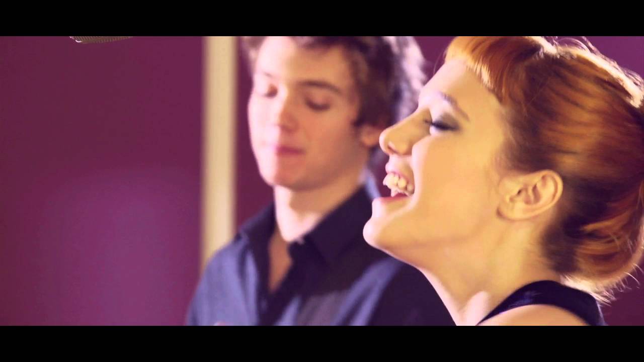 Ángela Torres - Hacia Adelante