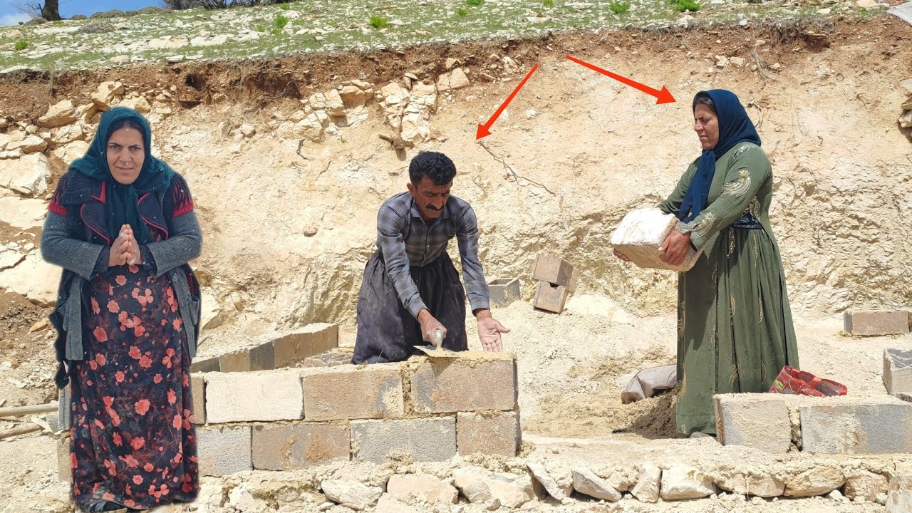 The story of a nomadic family from fighting tensions to building dreams