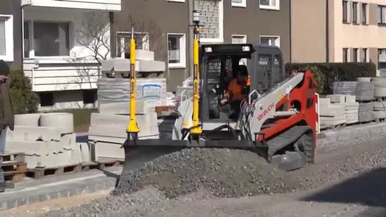 ładowarka kompaktowa TAKEUCHI TL250 z r&oacute;wniarką ze sterowaniem 3D (tachimetr)