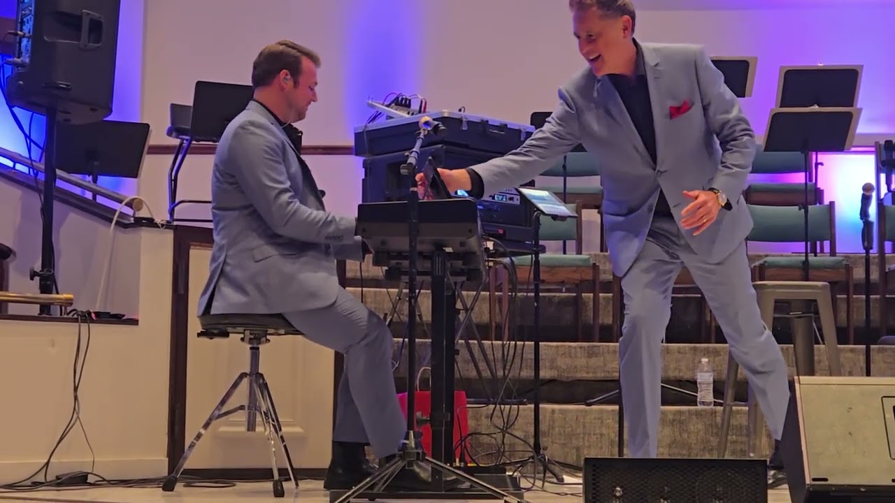 Ernie Haase and Signature.                          Braden Neal - Piano 