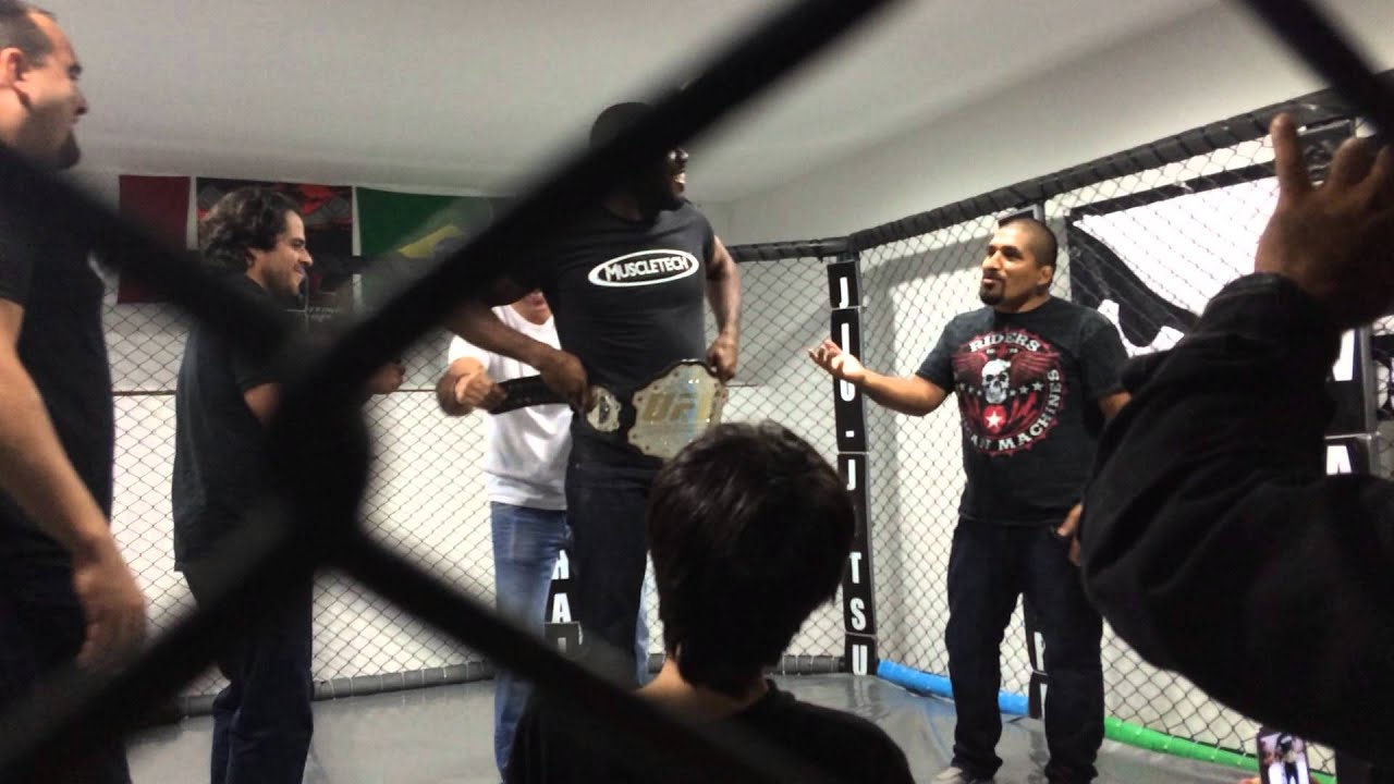 JON JONES VS IVAN PITBULL EN LIMA / PERU (VIDEO RECOMENDADO)