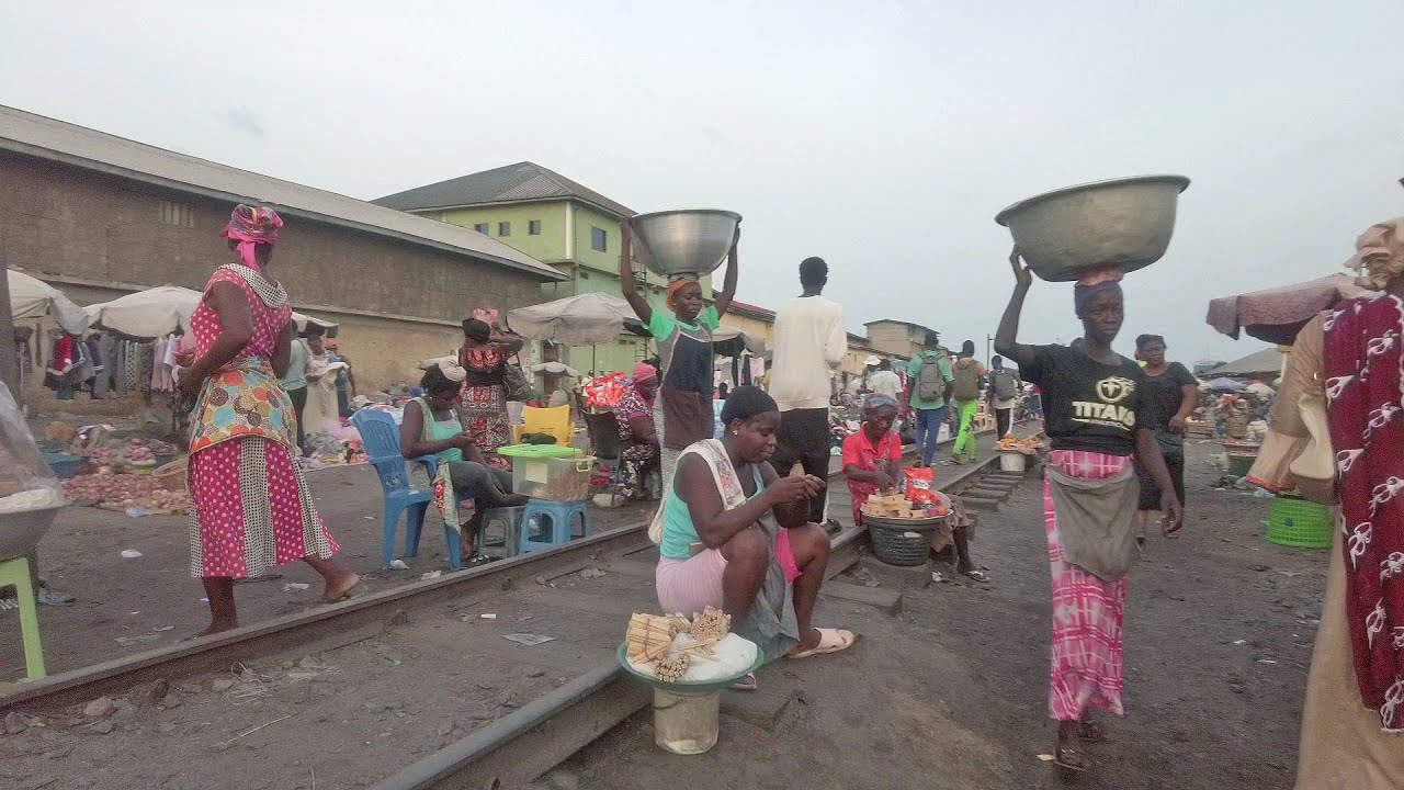 BUSY MARKET ON TRAIN TRACKS IN GHANA ACCRA, AFRICA