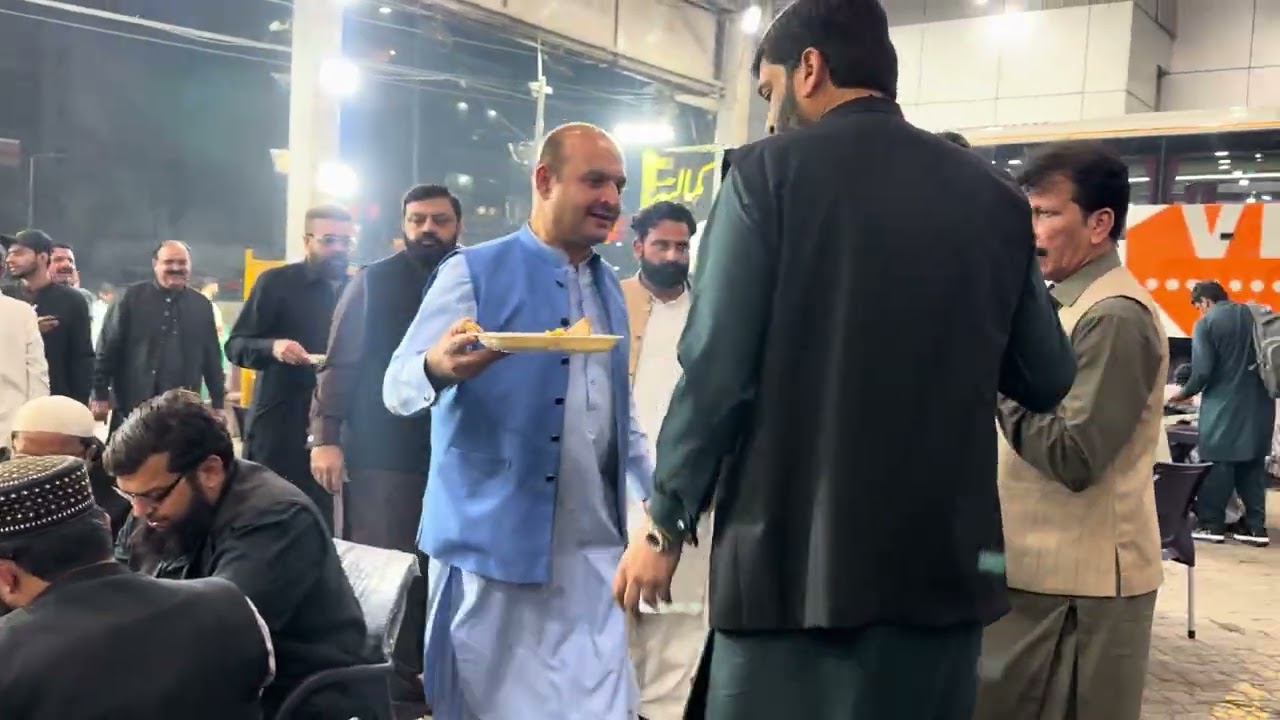 آئیں سب دوست ہمارے ساتھ  11سحری کریں ہمیں خدمت کا موقع دیں سب دوستوں کا بہت شکریہ