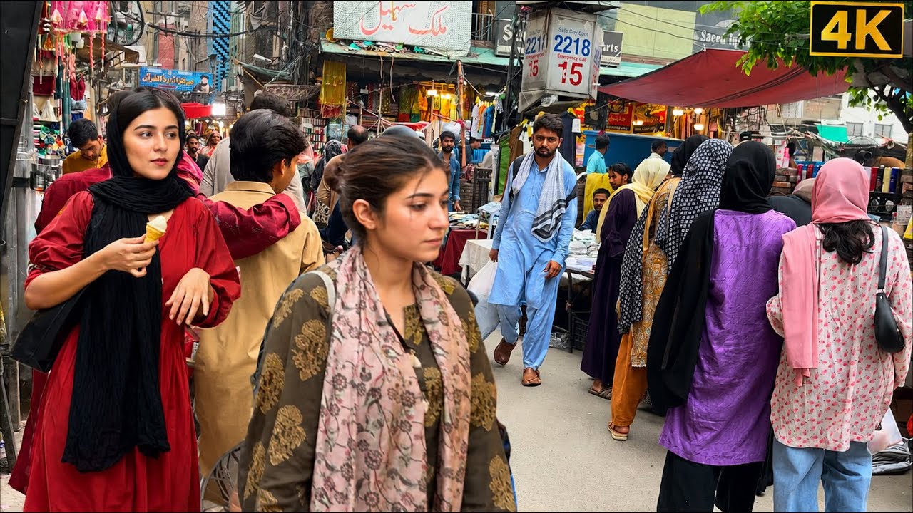 Lahore's Busiest Kashmiri Bazaar 🇵🇰 | Walking Through Bustling Streets of Lahore in 4K HDR