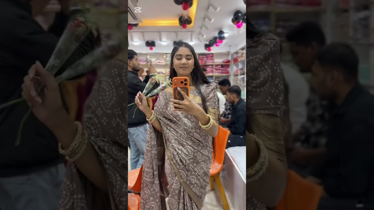 সবার থেকে শাড়ি গিফট পেয়েছি,,