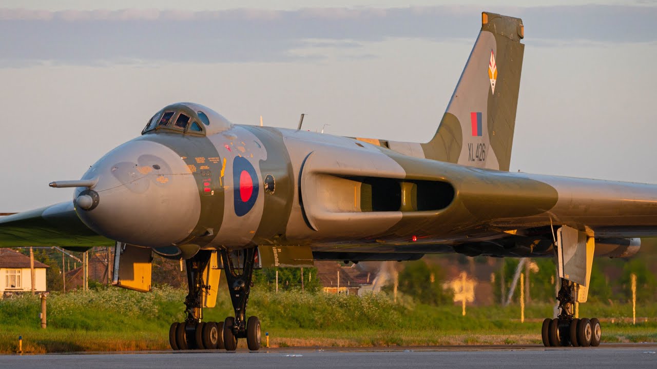 ✈ Vulcan XL426 Black Buck Twilight High Power Taxi Run!