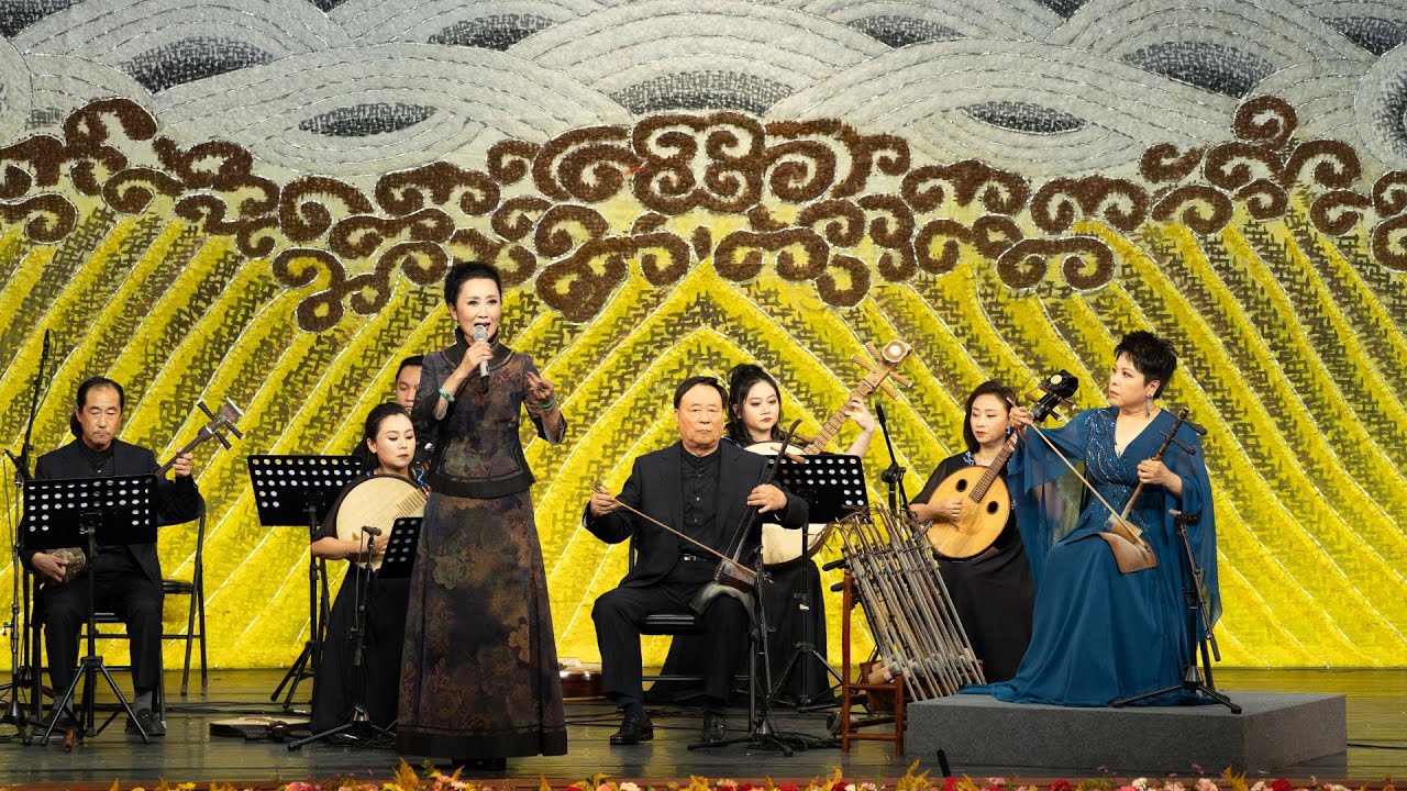 京剧《春秋配》选段--“受逼迫去捡柴泪如雨下”，演唱：张萍
