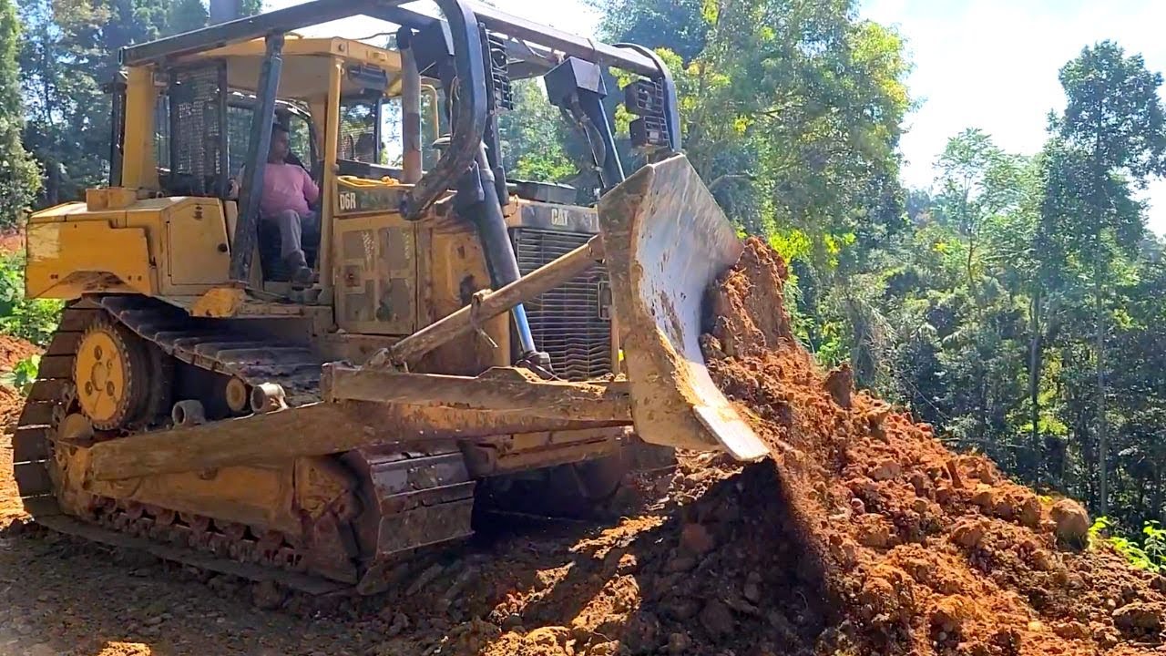 Perfectly Strong Heavy Equipment Dozer Leveling Ground For Construction