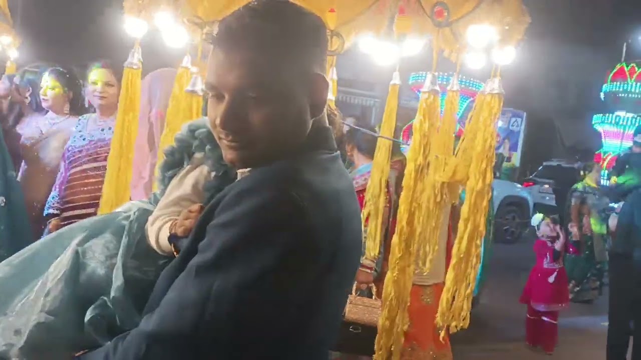 Saadi Vivah ke sision start.