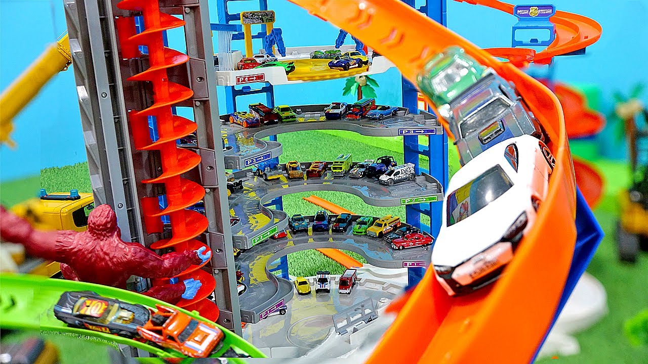 построить игрушечный гараж для машинки hotwheels для детей Build Hot Wheels Car Garage