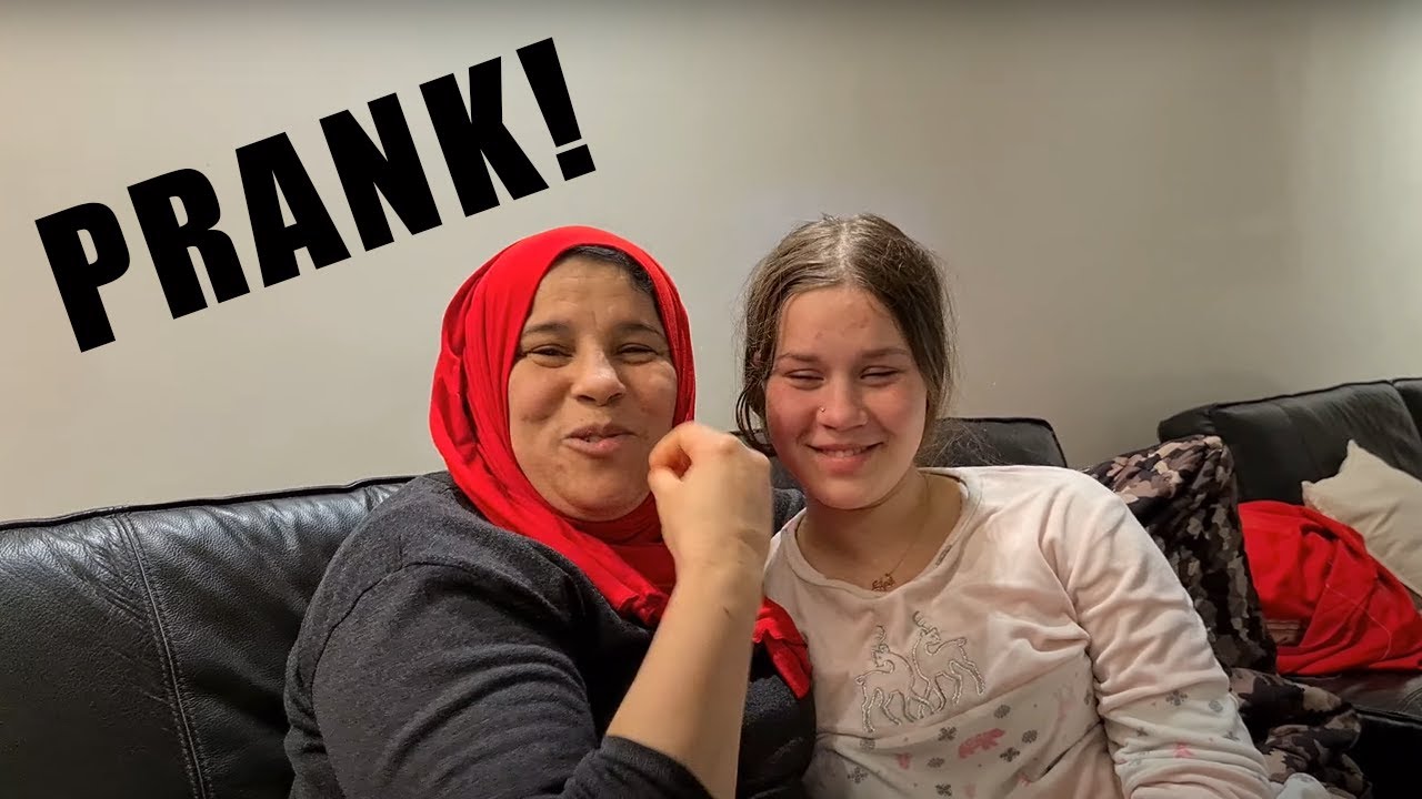 4K 👩&zwj;❤️&zwj;👨اقوى مقلب لبنتي😂غانزوجك بزز منك مسكينة بكات😢