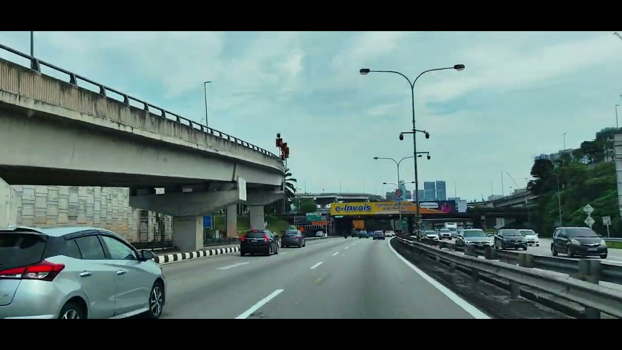 Kuala Lumpur Today - Beautiful Sunday Driving From Bukit Jalil To Titiwangsa Lake Garden 