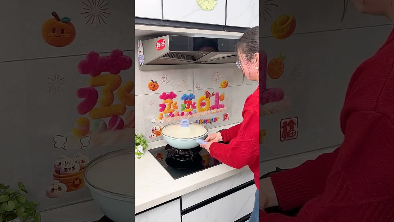 With the year-end approaching, these grease-removing stickers for the kitchen are not only festive