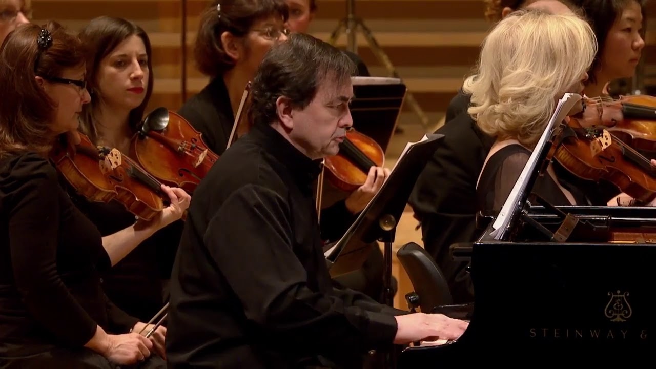 Elliott Carter:  Two Controversies and a Conversation , concerto pour piano et percussions