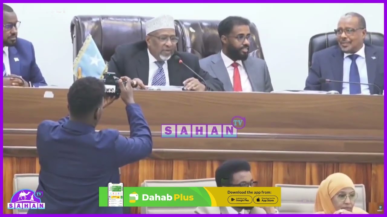 Baarlamaanka Soomaaliya Oo Ansixiyay Dastuurkii Lagu Muransanaa