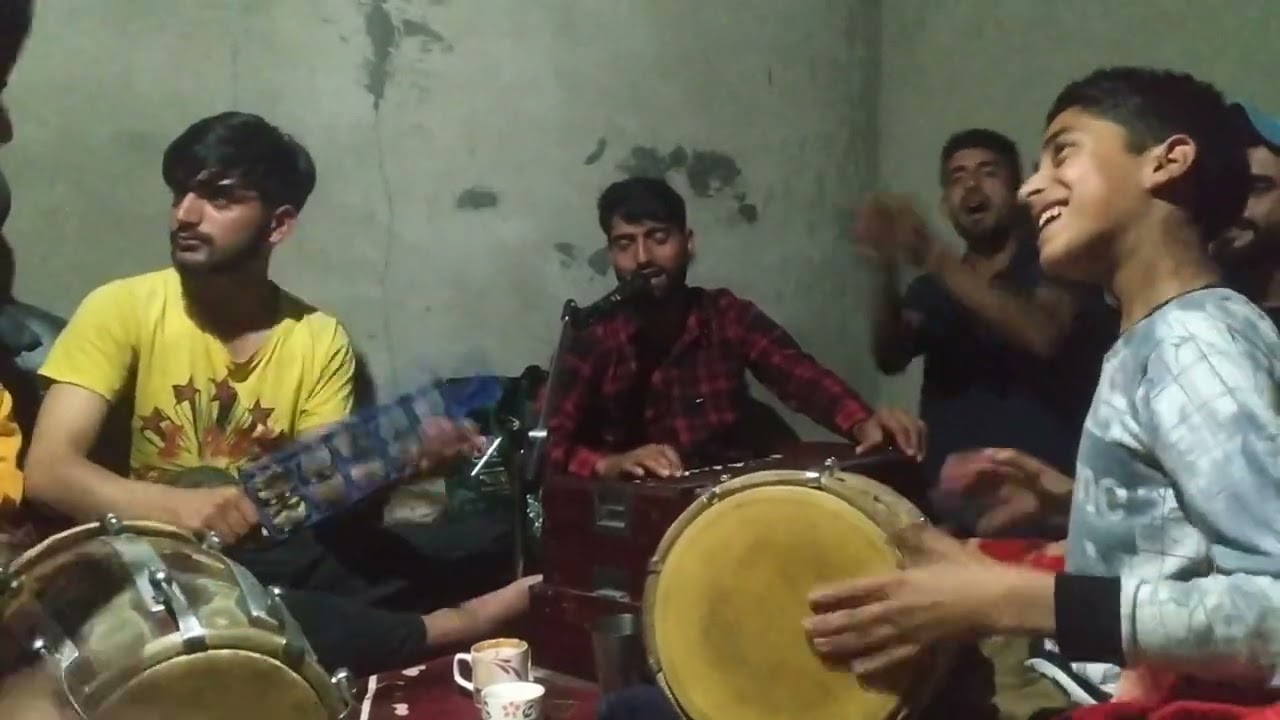 sagar Ishfaq Khan Kashmiri song sucraibe kra plz my chanel 9149882562