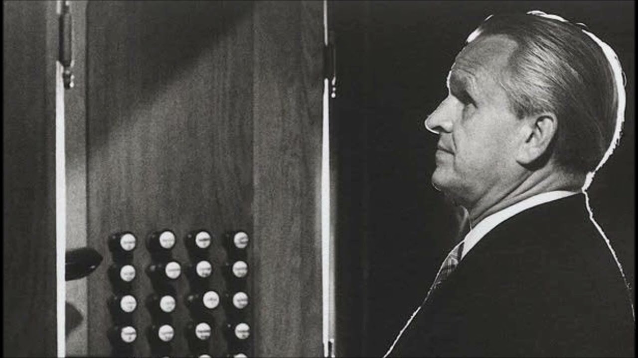 Helmut Walcha plays Bach - Toccata and Fugue for Organ in d-minor, BWV 565