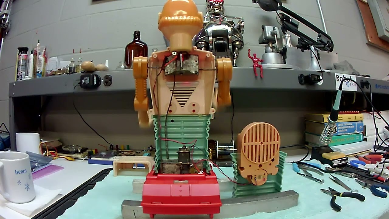 Chuckling Charlie   Laughing Clown Robot by Straco in Japan 1969 Movie