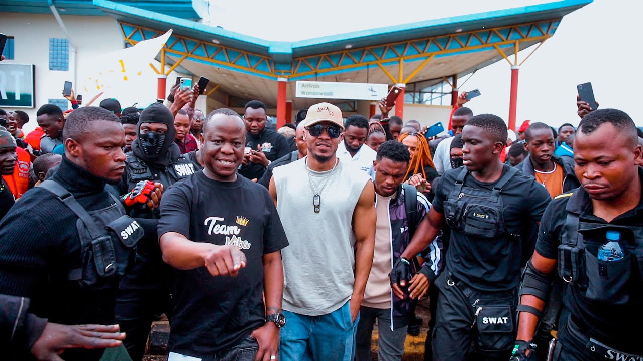 ALIKIBA ATUA BUKOBA KWA KISHINDO,TAZAMA MAPOKEZI YAKE,AWAPAGAWISHA MASHABIKI MTAANI