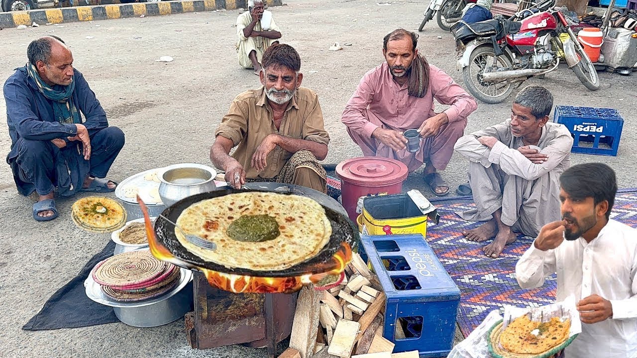 PAKISTANI PUNJABI STREET FOOD BREAKFAST 😍 SAAG MAKHAN | ALOO PARATHA WITH SAAG -PAKISTAN STREET FOOD