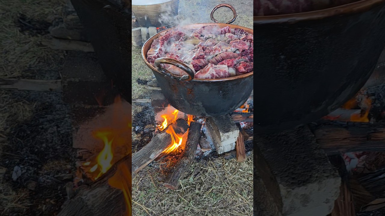 Carnitas a la le&ntilde;a 👌 #carnitas #michoacan #charo