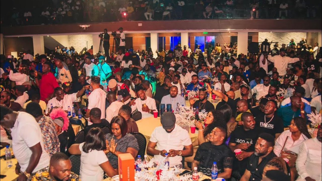 COMEDIAN AB SIMPLE IS ONE OF THE LEADING COMEDIANS IN SOUTHEAST NIGERIA #LETS WATCH THIS VIDEO
