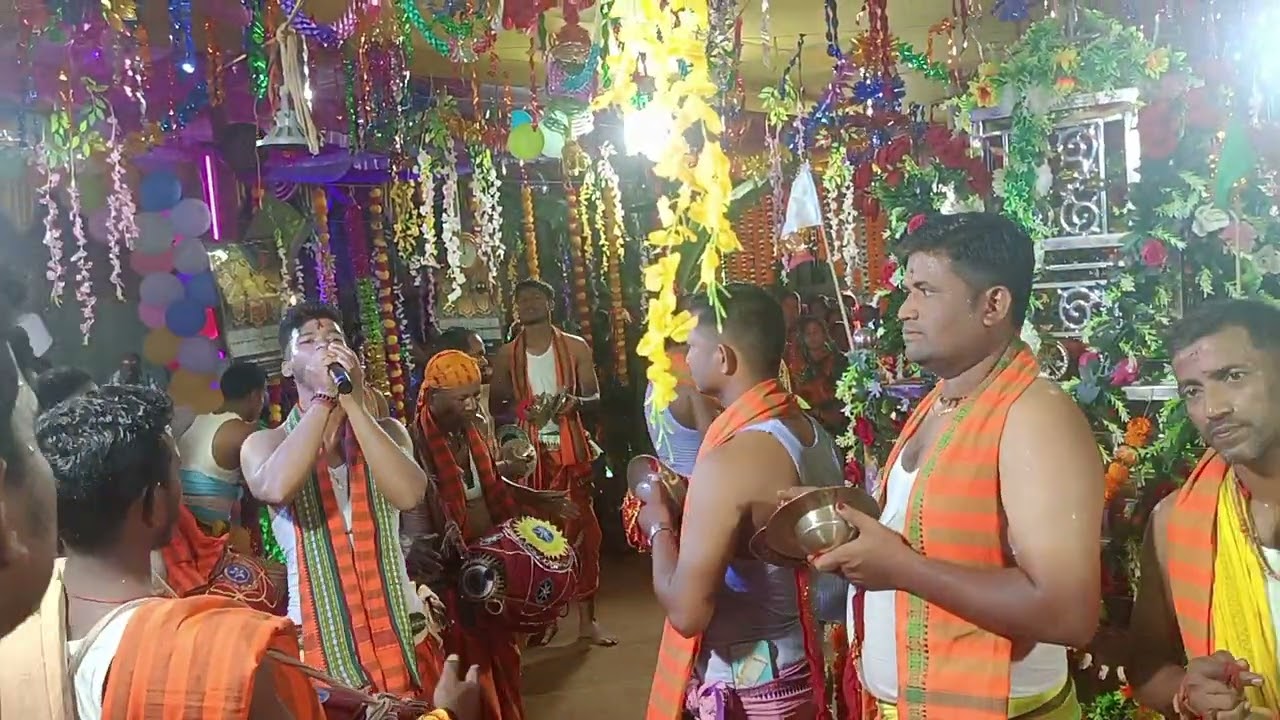 ବାଣୀପଦା ସଙ୍କୀର୍ତ୍ତନ ମଣ୍ଡଳୀ ର ସସାଙ୍ଗ ଗ୍ରାମରେ ଏକ ଭାବମୟ ନାମ ସଙ୍କୀର୍ତ୍ତନ । ଷାଠିଏ ପଉଟି ସ୍ୱର ରେ