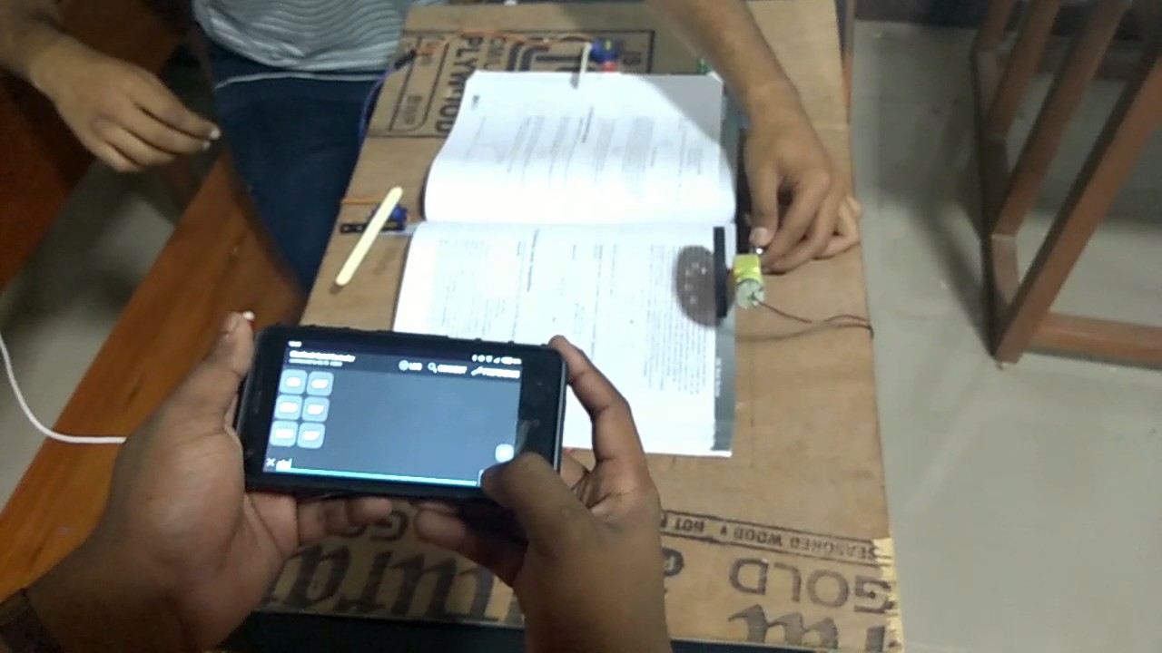 Automatic page turning mechanism with Bluetooth control