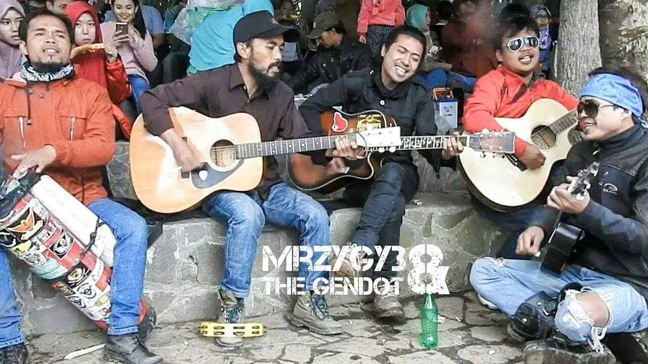 Bukit Berbunga Acoustic Pengamen Jos The Gendhot