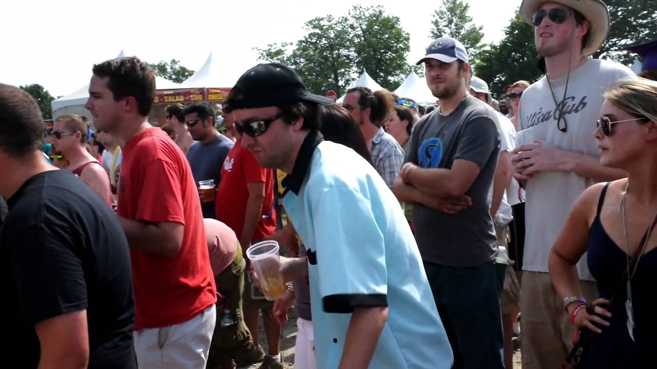 Phish Super Ball IX - Crowd dancing to Boogie On Reggae Woman