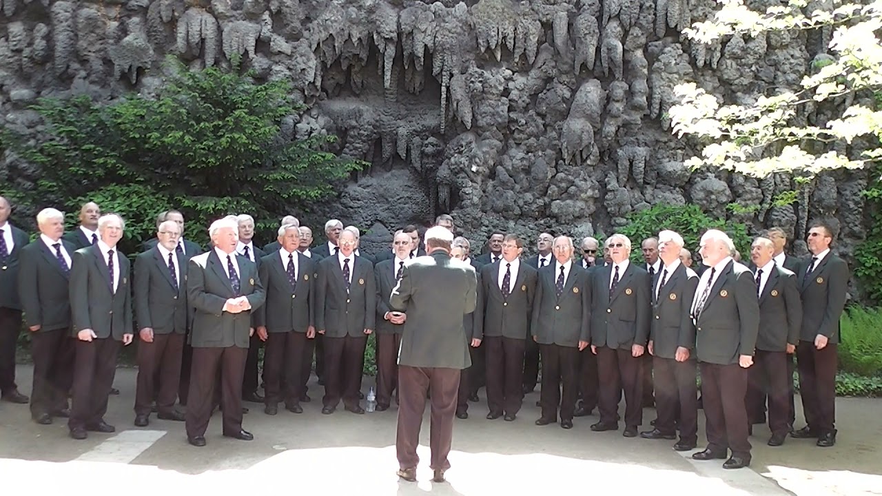 Felling Male Voice Choir - The Blaydon Races at The Wallenstein Gardens in Prague - 19.05.2013