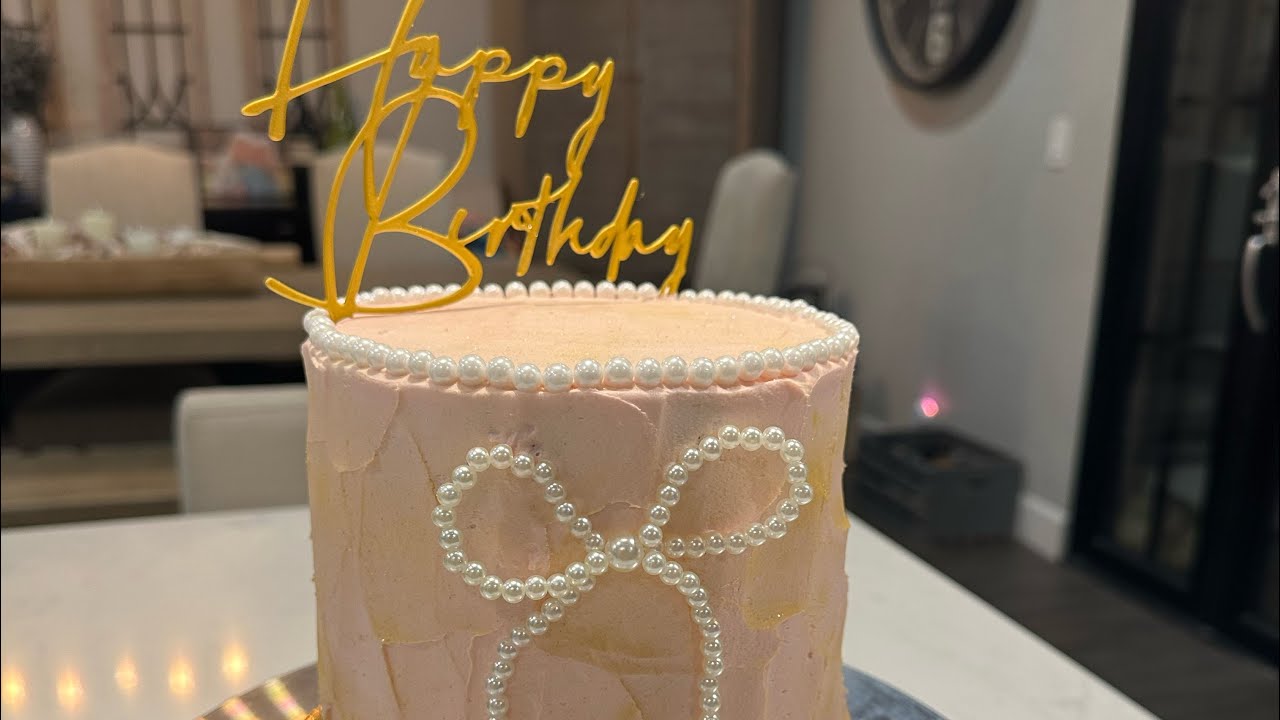 Bows and pearls cake!