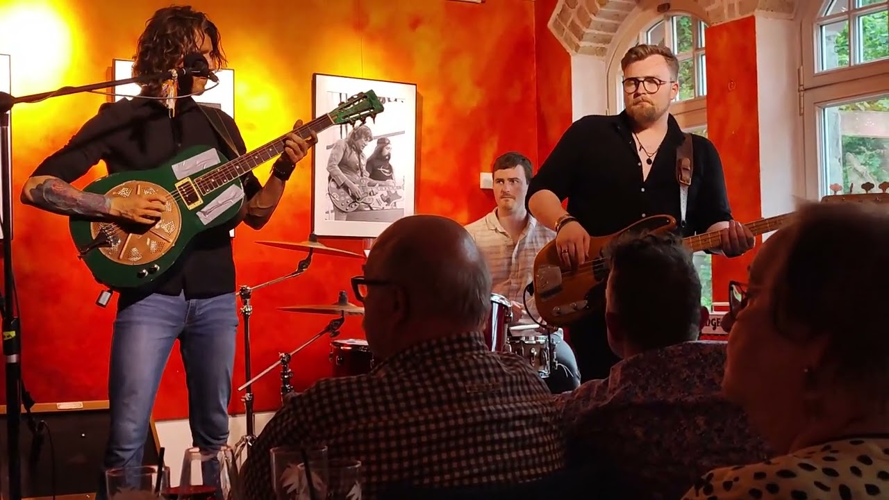 Dom Martin & band live in Eppstein part 2. /    20:50 start with real Bluesrock.