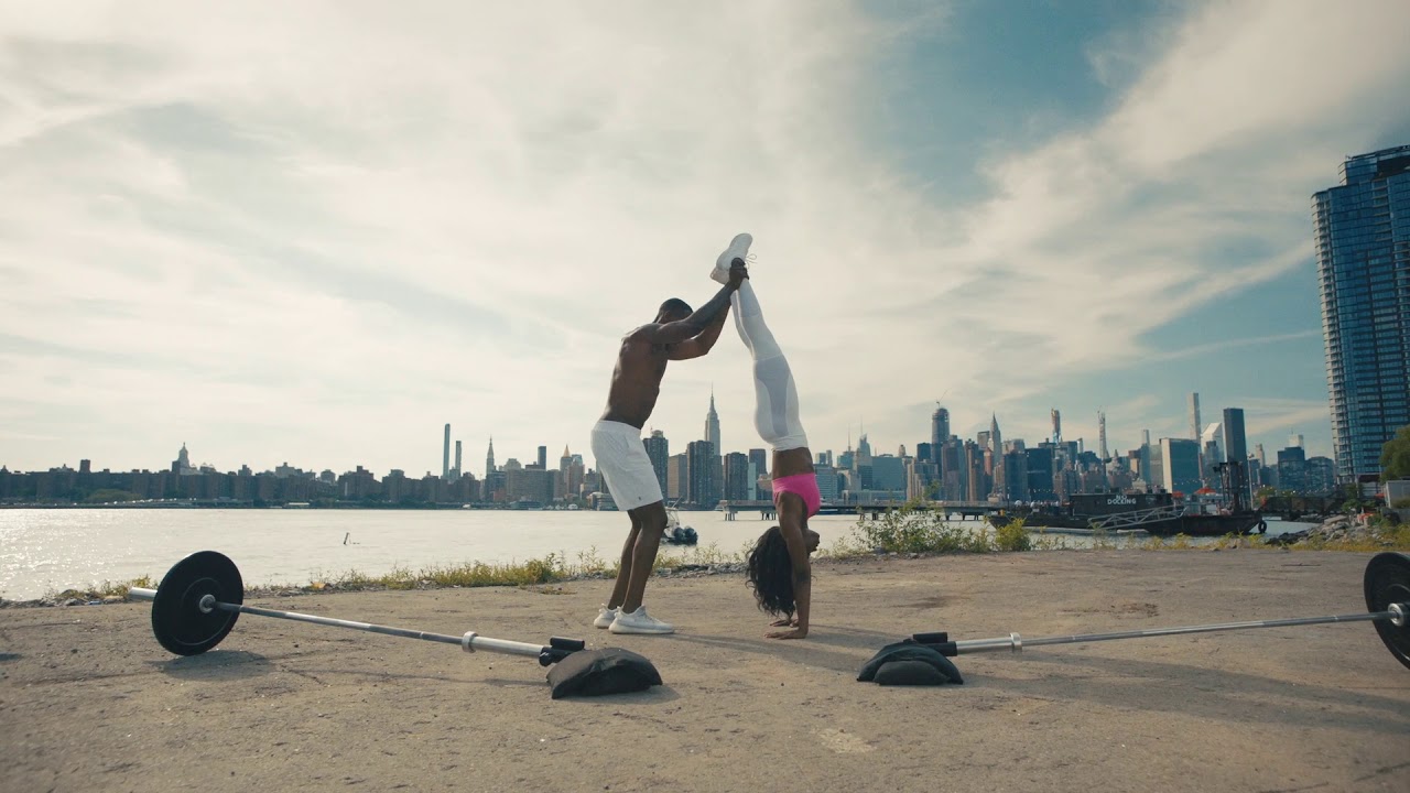Partner workout: advanced calisthenics