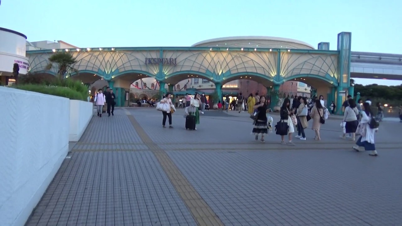 Tokyo Disneyland - Ikspiari - Downtown Disney - Main Entrance