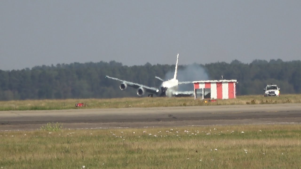 Very Bumpy Landing Of RC-135U Combat Sent at RAF Mildenhall from Sept 7th